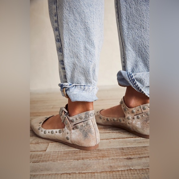 New Free People Champagne Leather MYSTIC Studded Mary Jane Ballet Flats Shoe 7.5 - Picture 2 of 9